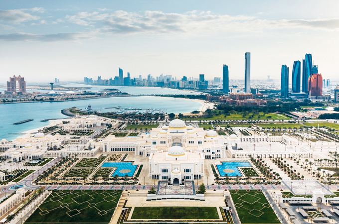  Abu Dhabi opens up to vaccinated travellers 